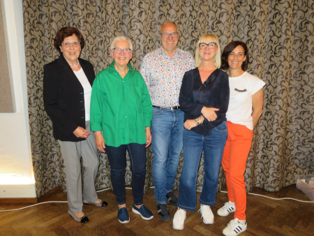 Aktueller Vorstand - Melanie Markert, Johanna Rundel, Gerhard Wirbel, Silke Schaich, Karin Suttner  (v.l.n.r.)